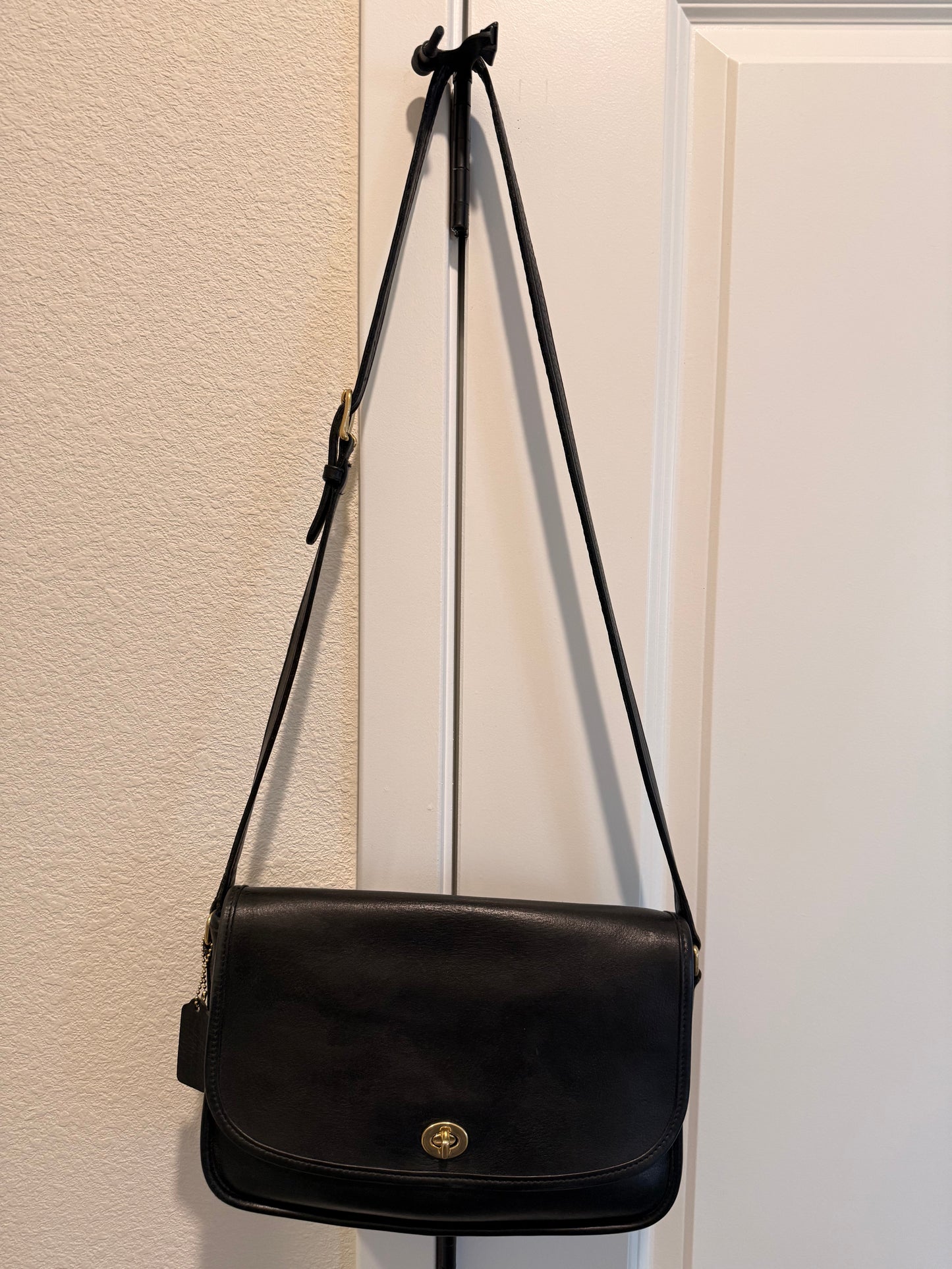 Vintage 90’s Coach City Bag Black w/ Gold Hardware