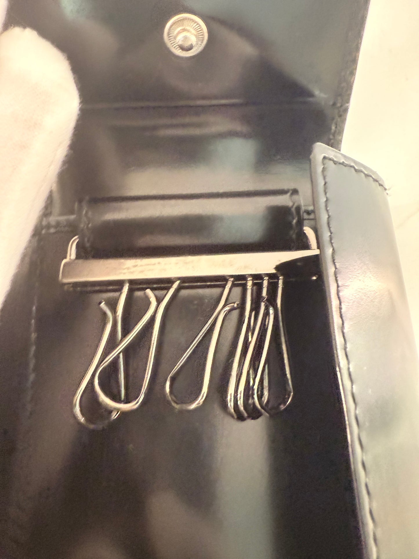 Rare Gucci Black Patent Leather 6 Key Case Unisex